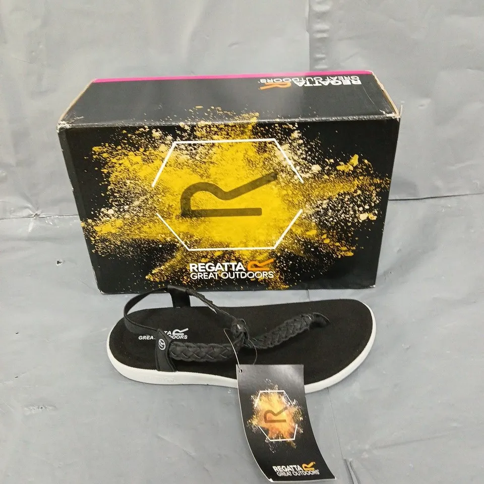 BOXED PAIR OF REGATTA LADY SANTA LUNA BLACK UK 3 
