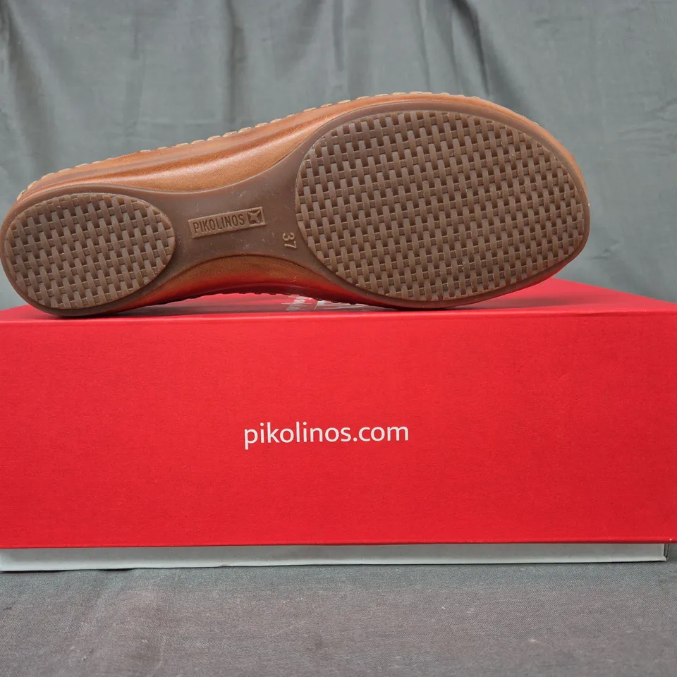 BOXED PAIR OF PIKOLINOS SANDALS IN BROWN EU SIZE 37