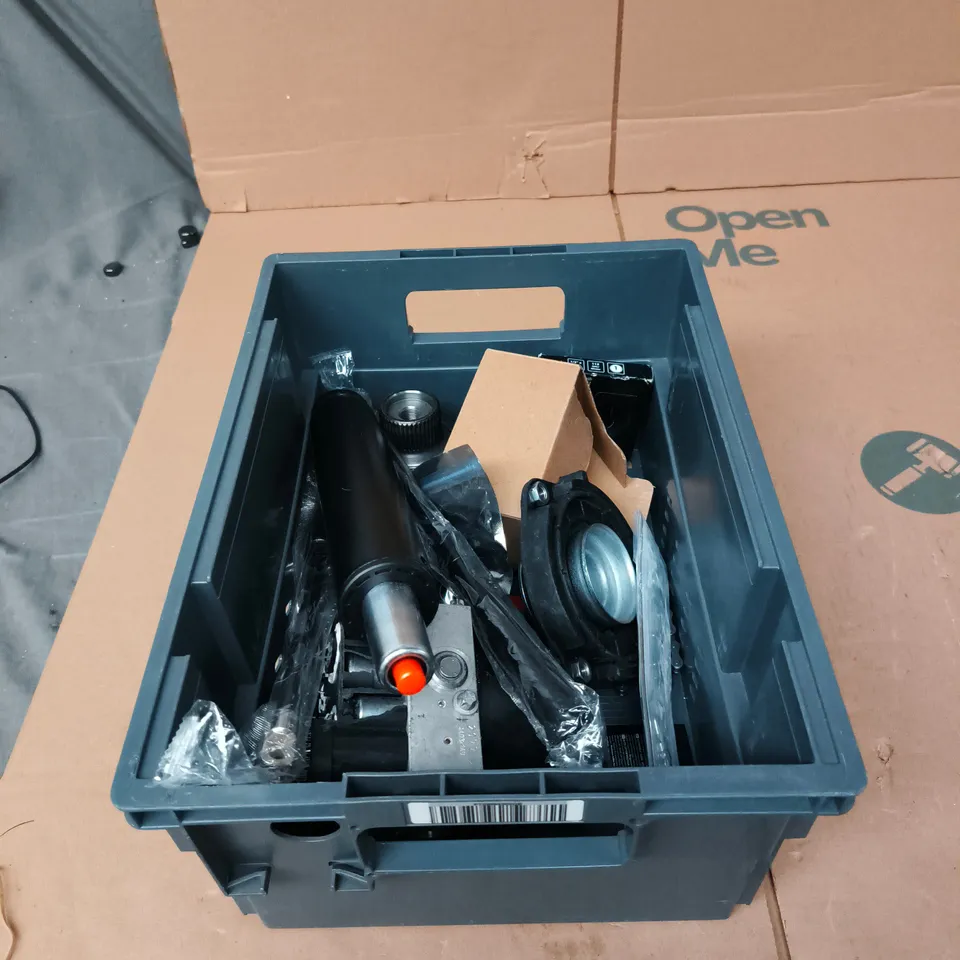 TOTE OF APPROXIMATELY 10 ASSORTED AUTO PARTS TO INCLUDE: WIRELESS CARPLAY ADAPTER