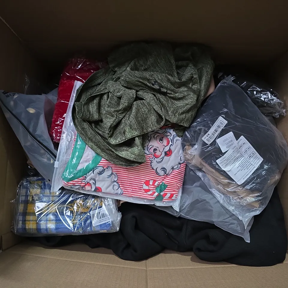 APPROXIMATELY 30 ASSORTED CLOTHING ITEMS IN VARIOUS SIZES, STYLES & COLOURS TO INCLUDE BRANDS SUCH AS UNDER ARMOUR, GREAT SCOTT, QZ, ETC - COLLECTION ONLY