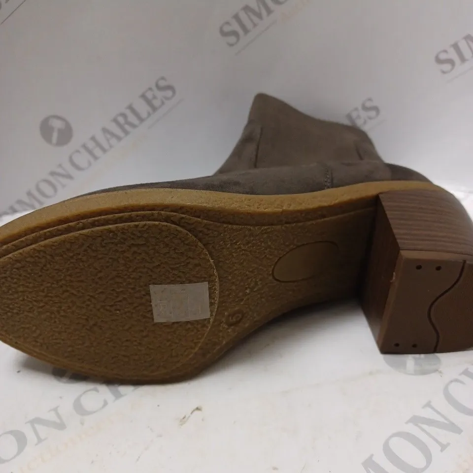 EVANS BROOKE ANKLE BOOTS, BROWN - SIZE 5