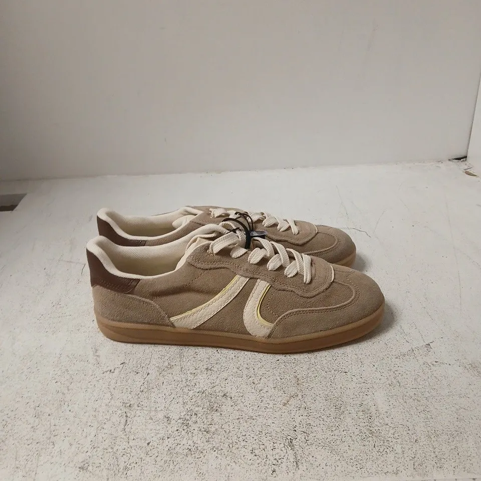 STRADIVARIUS LEATHER SNEAKERS – BEIGE (UK 8, EU 41)