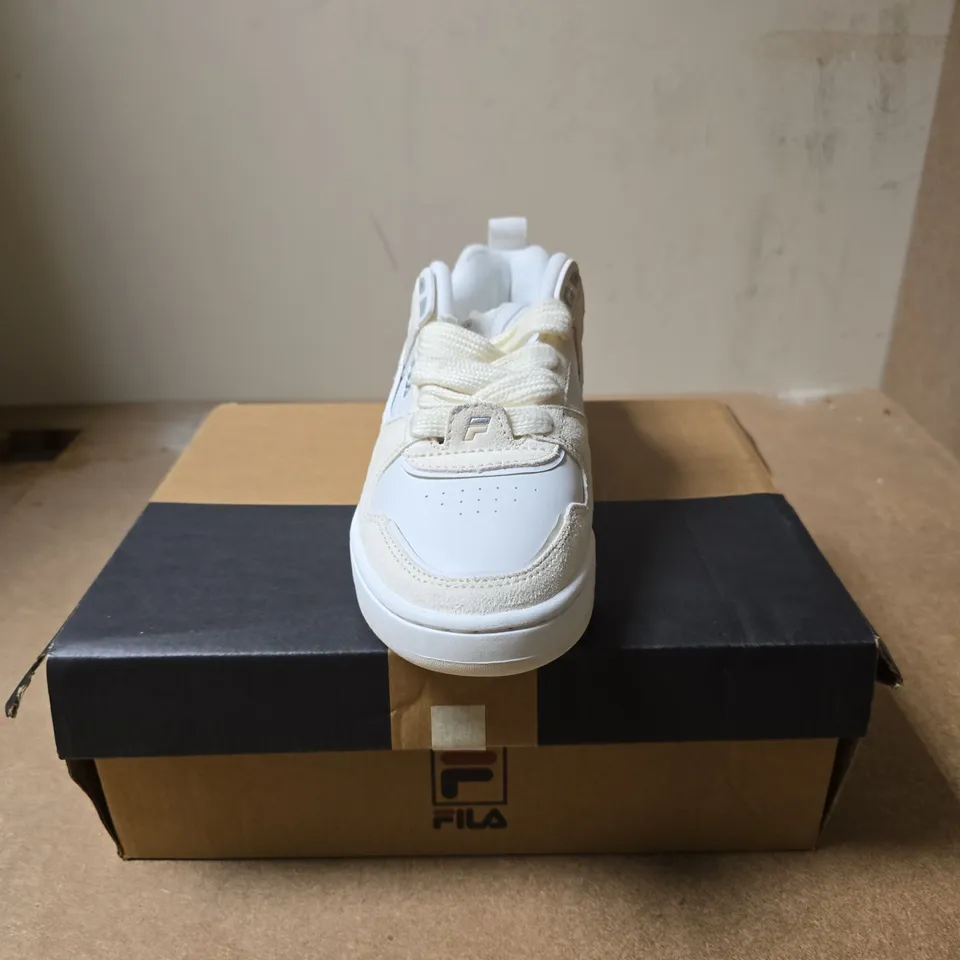FILA WOMEN'S TRAINERS – CREAM/WHITE, UK 3