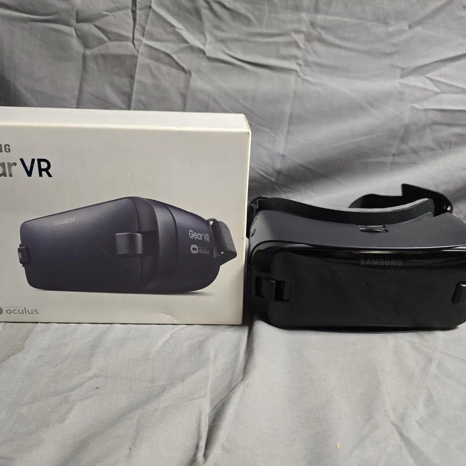 SAMSUNG GEAR VR HEADSET WITH OCULUS – BOXED