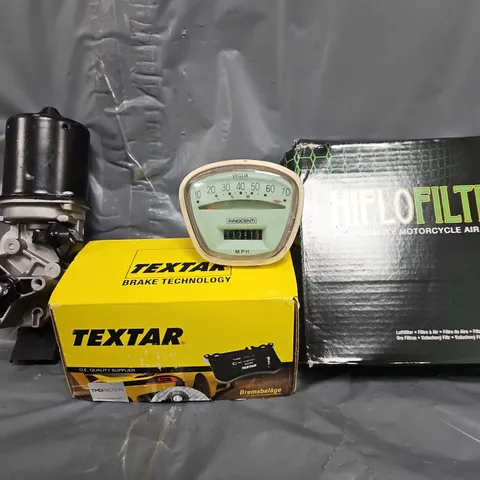 TOTE OF APPROXIMATELY 7 ASSORTED VEHICLE ITEMS TO INCLUDE - HIFLO FILTRO AIR FILTER , TEXTAR BRAKE PADS ETC