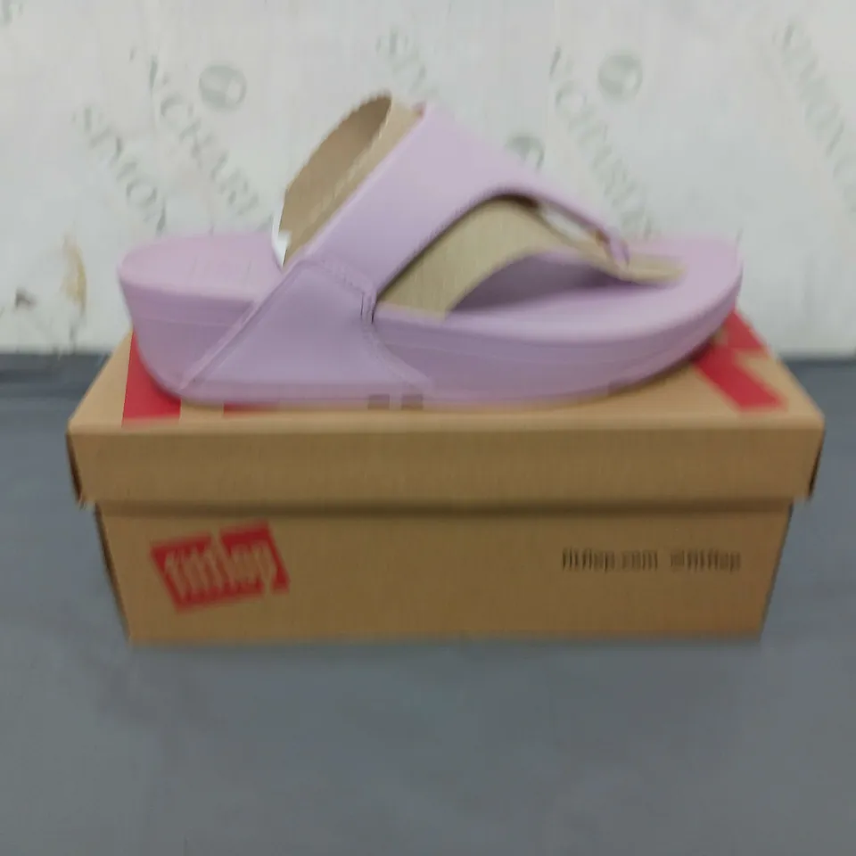 BOXED PAIR OF FITFLOP LULU LEATHER TOEPOST SHOES SIZE 4.5