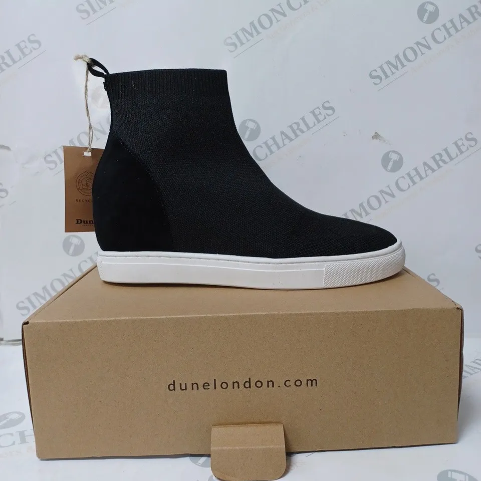 DUNE BLACK KNIT HIDE WEDGE SIZE 7 