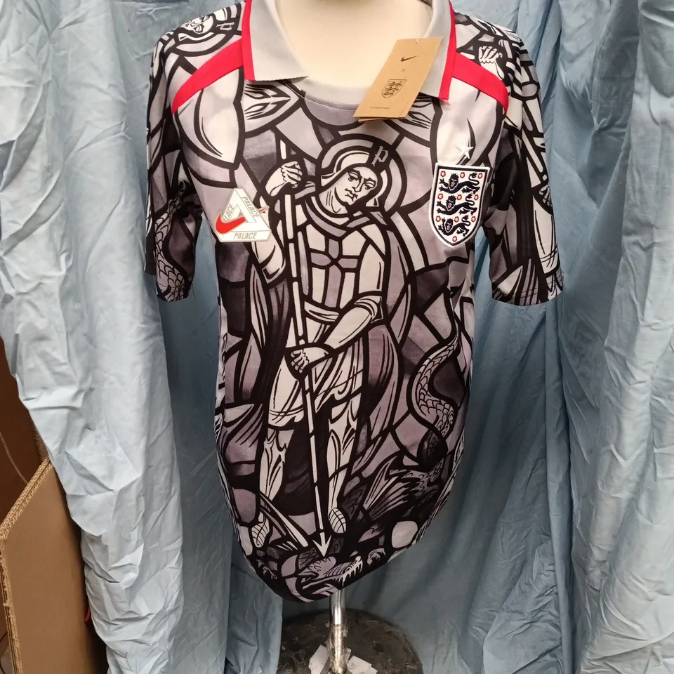 NIKE MEN'S ENGLAND CREST GRAPHIC PATTERN SHIRT – SIZE M (NEW WITH TAGS)