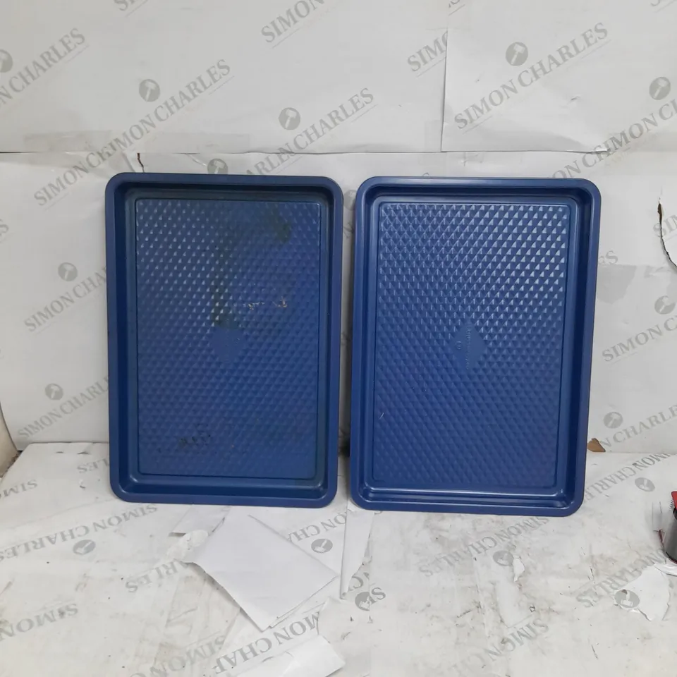 COOK'S ESSENTIALS 2 PIECE NON STICK BAKING TRAYS