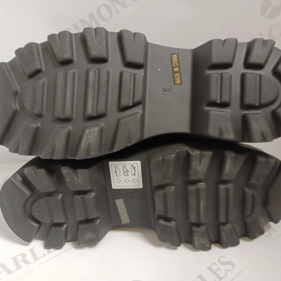 KOI VEGAN SILENT AMITY TRIDENT PLATFORM MARY JANES - SIZE 5 