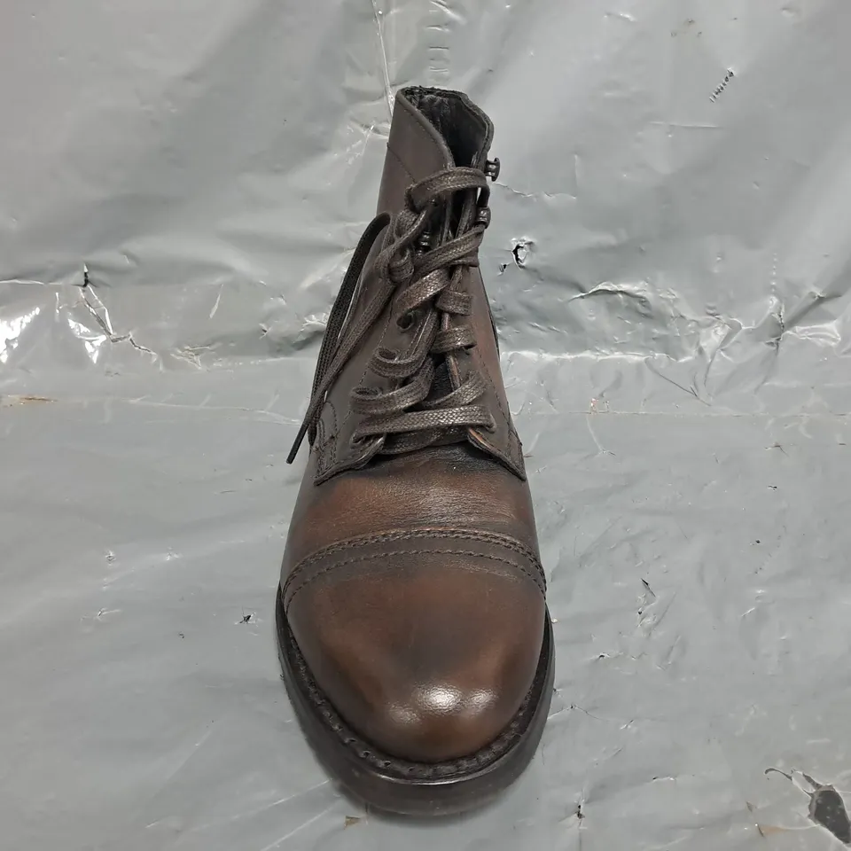 BOXED PAIR OF THURSDAY ANKLE BOOTS IN BROWN SIZE US 7