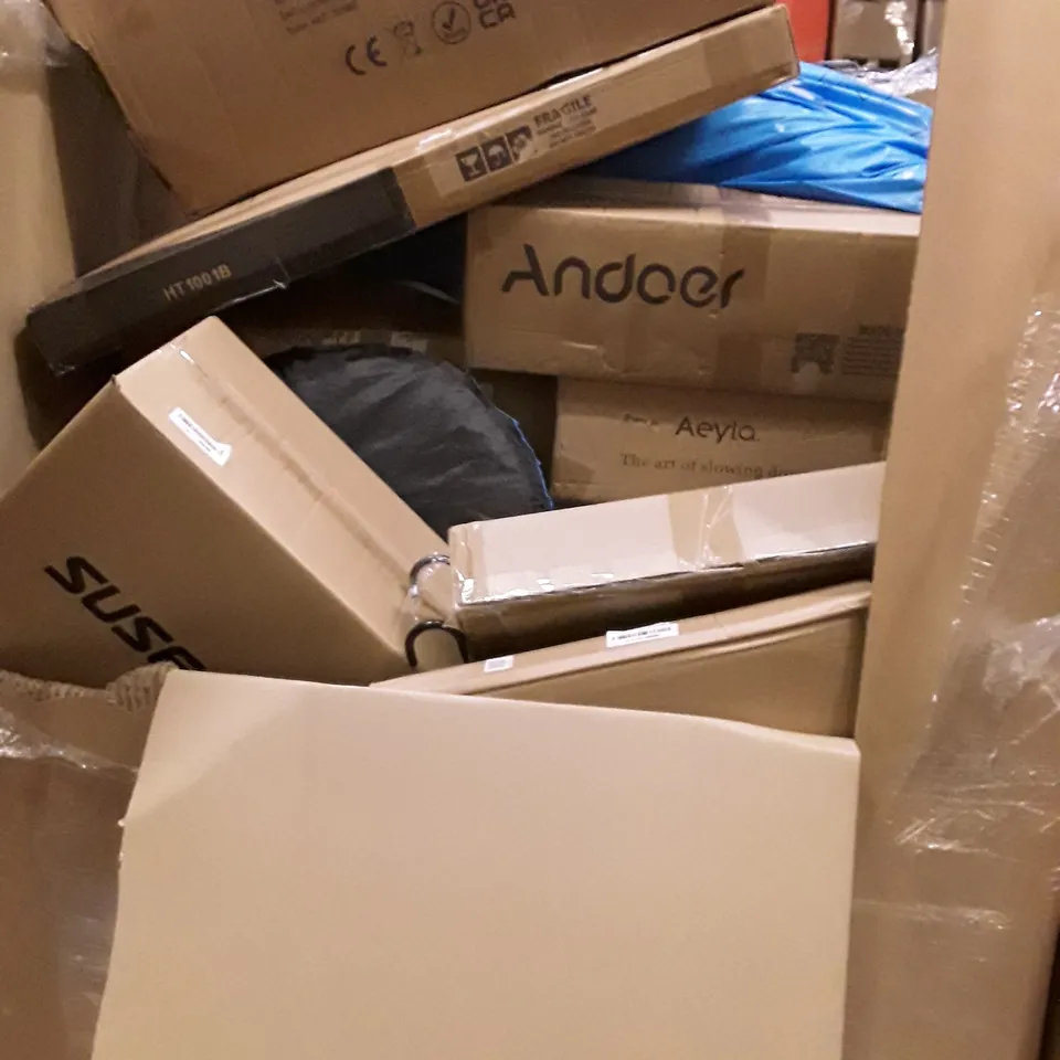 PALLET OF ASSORTED PRODUCTS TO INCLUDE; IRONING BOARD - GLYNIS BEACH TENT - DRESSING TABLE MIRROR ECT 