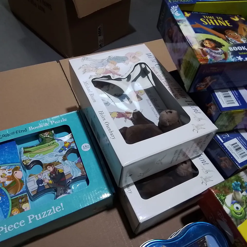 LOT OF 18 ASSORTED KIDS BOOK AND ACTIVISTS SETS TO INCLUDE DISNEY FROZEN AND ENCANTO AND MARVEL AVENGERS