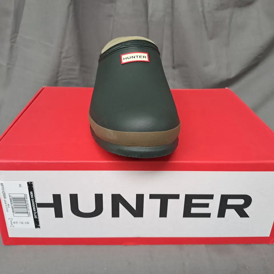 BOXED PAIR OF HUNTER MENS GARDENING CLOGS IN GREEN UK SIZE 10