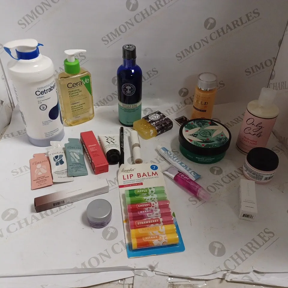 LOT OF APPROX 20 ASSORTED ELETRICAL ITEMS- BODY SHOP BODY BUTTER, CERA VE CLEANSER, NO.7 COCEALER