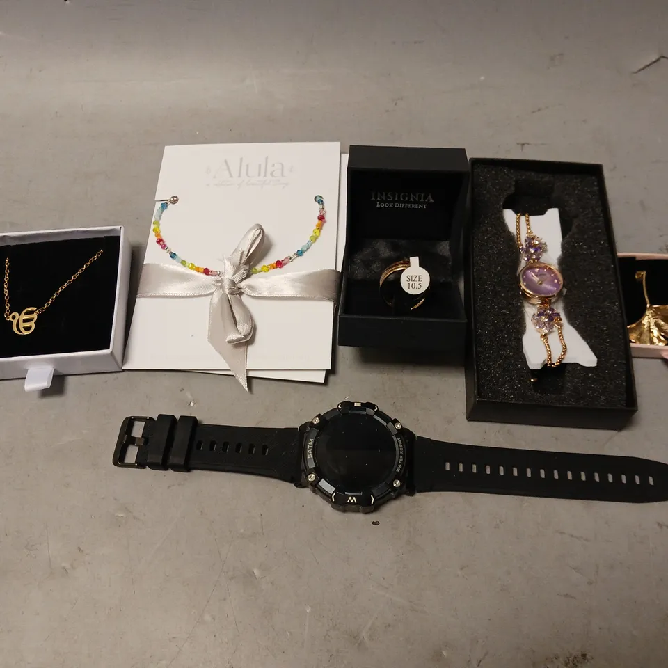 BOX OF APPROXIMATELY 12 ASSORTED ITEMS TO INCLUDE - SPORTS SMART WATCH , SONA LONDON NECKLESS , INSIGNIA RING ETC