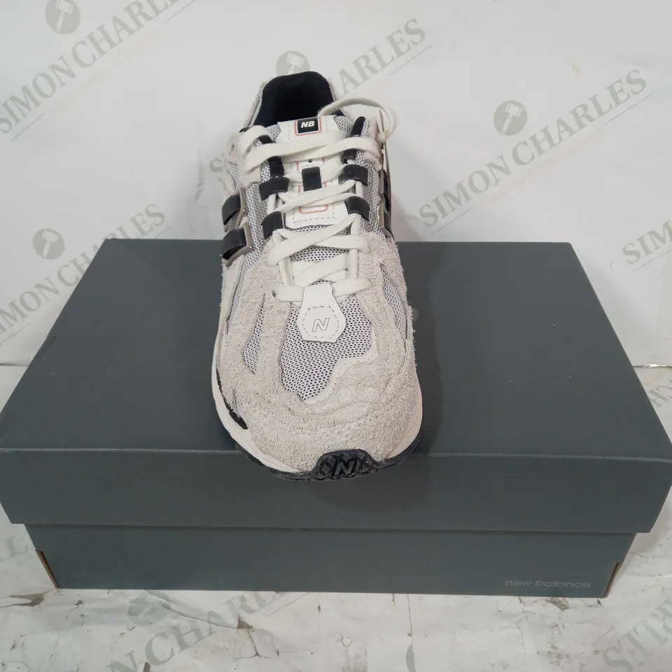BOXED PAIR OF NEW BALANCE 1906D SHOES IN GREY UK SIZE 7