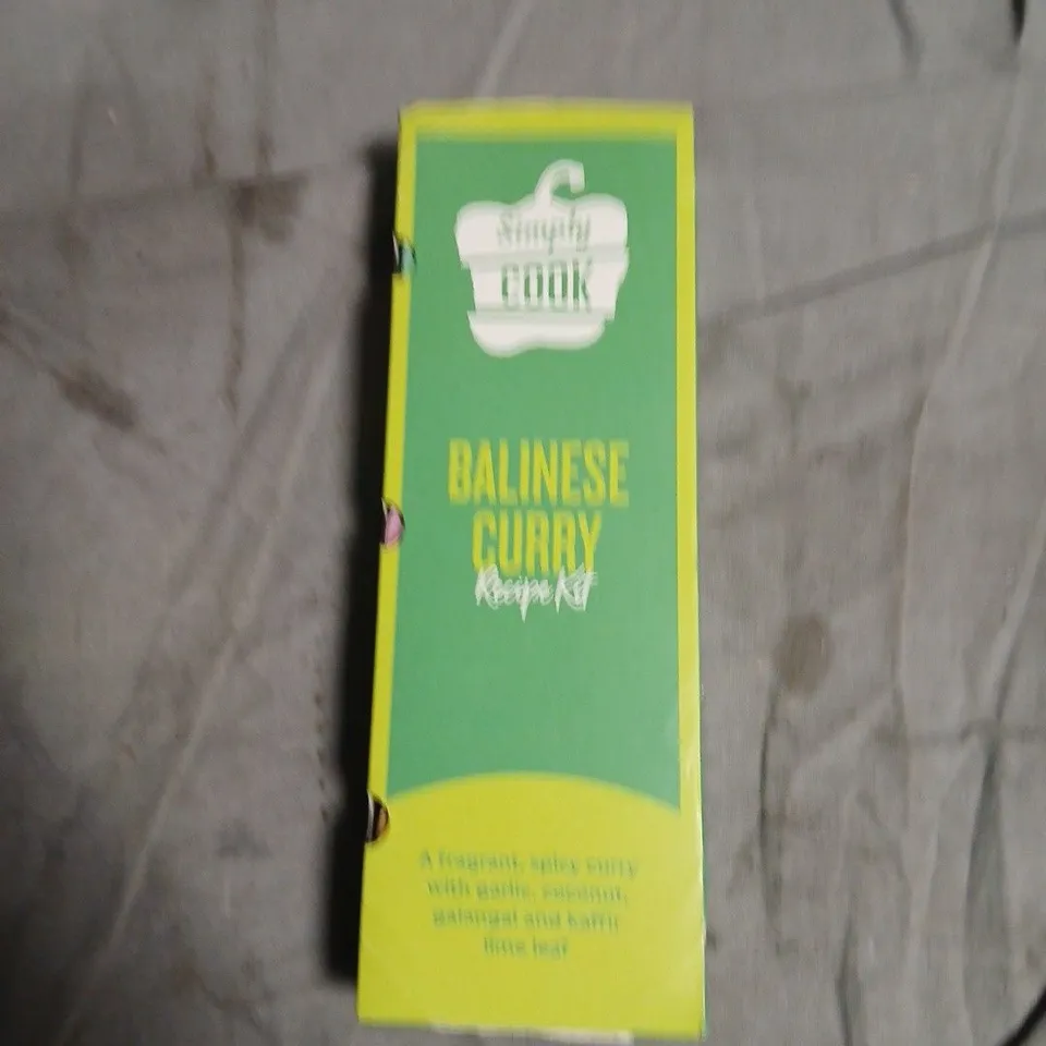 APPROXIMATELY 12 ASSORTED FOOD ITEMS INCLUDING GRIND GROUND COFFEE , SIMPLY COOK CURRY KIT AND GRIND COFFEE COLD BREW