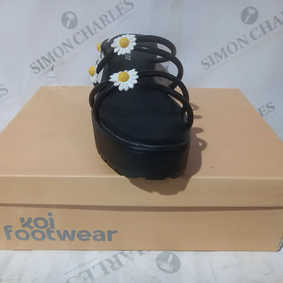 BRAND NEW BOXED PAIR OF KOI VEGAN LEATHER BLOOMING DAISY OASIS STRAPPY SLIDERS IN BLACK UK SIZE 5