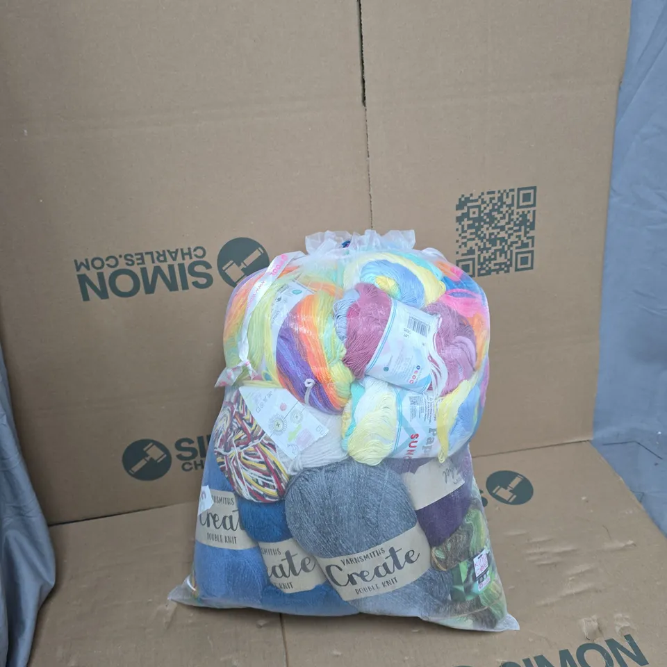 BAG OF APPROXIMATELY 20 ASSORTED YARNBALLS 