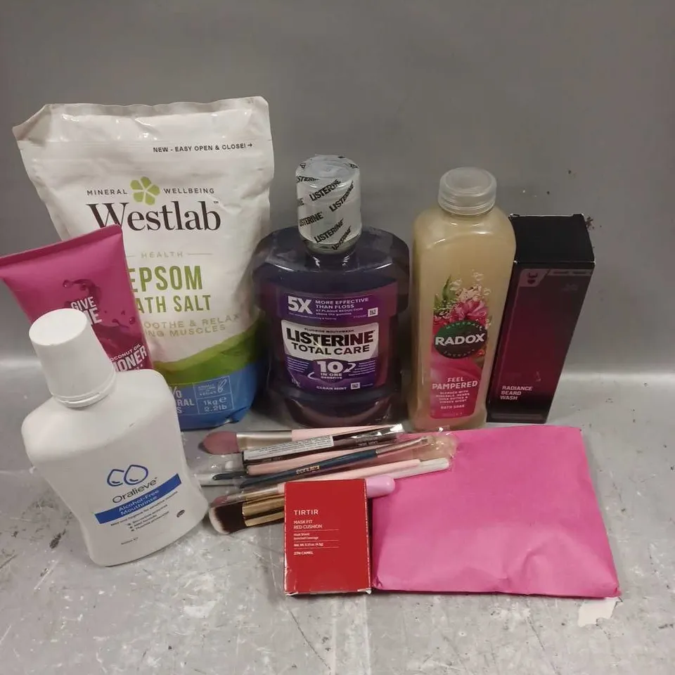 APPROXIMATELY 20 ASSORTED COSMETIC ITEMS TO INCLUDE - WESTLAB BATH SALT - LISTERINE MOUTHWASH - RADOX BATH SOAK - ETC