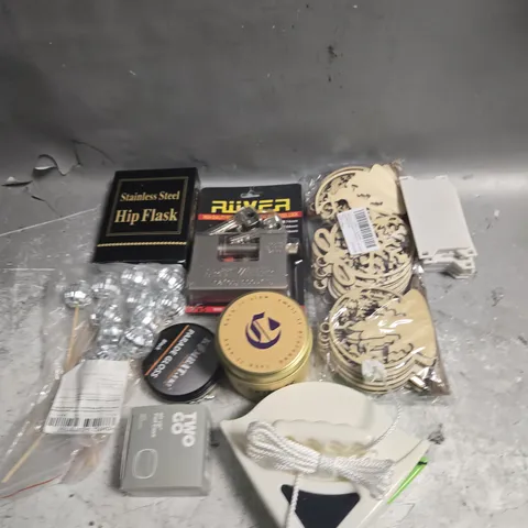 APPROXIMATELY 10 ASSORTED HOUSEHOLD ITEMS TO INCLUDE HIP FLASK, STEEL LOCK AND PARADE GLOSS 