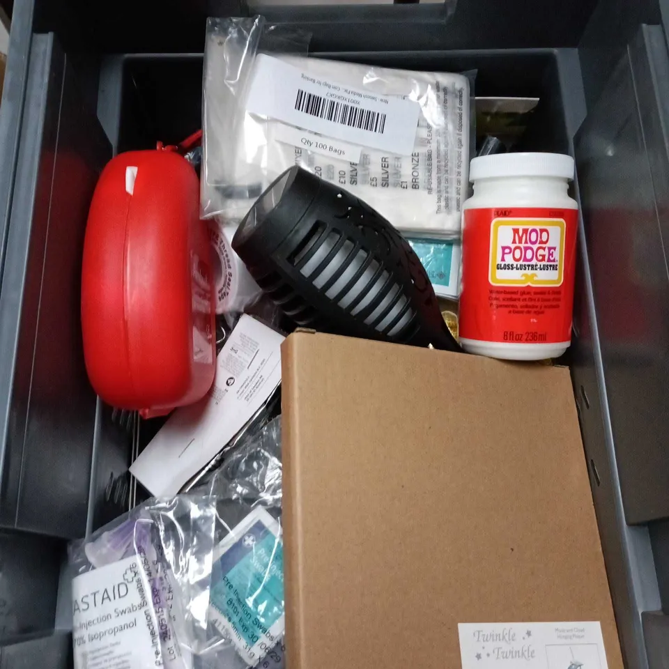 APPROXIMATELY 15 ASSORTED HOUSEHOLD ITEMS TO INCLUDE LITTLE ANGELS STERILISING BAGS, INSTALLATION BOX BASIC AND DRYZONE DAMP PROOFING CREAM