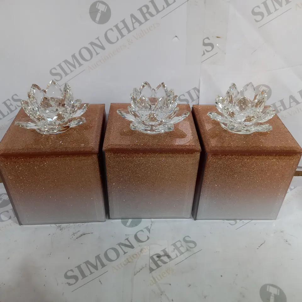 JULIEN MACDONALD SET OF THREE GOLD GLITTER ORNAMENTS