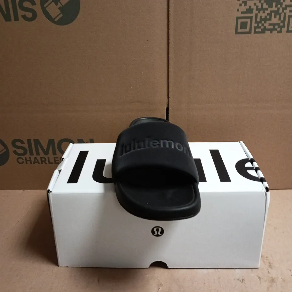 LULULEMON W ROSTFLEX SLIDE GRAPHIC – UK 3.5