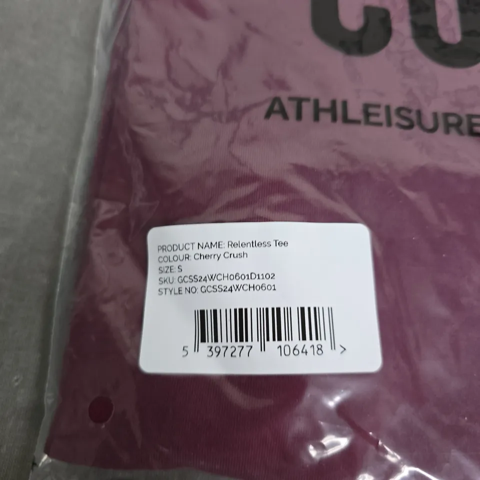 BAGGED GYM + COFFEE RELENTLESS TEE – CHERRY CRUSH – SIZE S