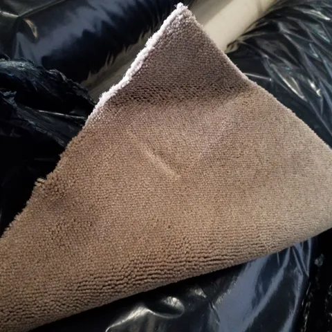 ROLL OF QUALITY ALBANY 39 FAWN CARPET APPROXIMATELY 4.29×4M