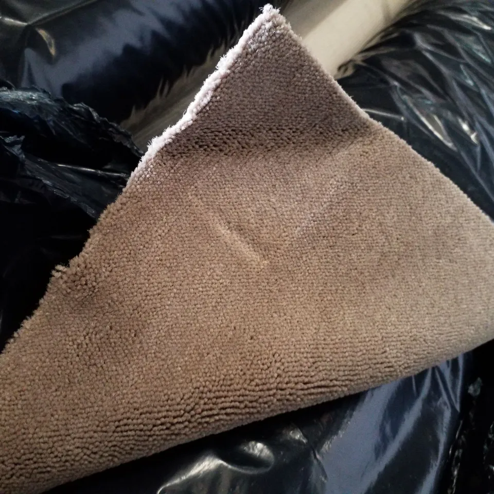 ROLL OF QUALITY ALBANY 39 FAWN CARPET APPROXIMATELY 4.29×4M