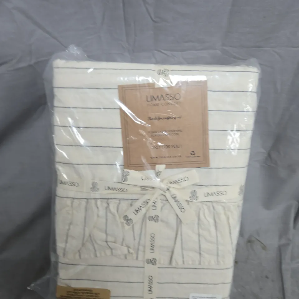 LIMASSO PURE COTTON BED LINEN SET – WHITE WITH STRIPE PATTERN - 