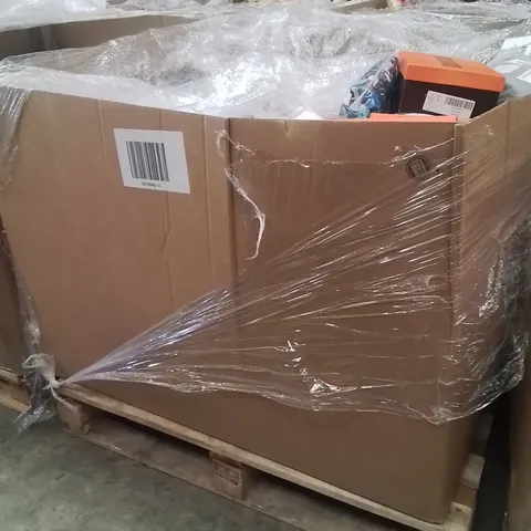 PALLET OF SWIMWEAR,SOCKS,FASHION,SHOES,COSTUMES,PRODUCTS AND ITEMS TO INCLUDE;TRAINERS,SOCKS,BACKPACK