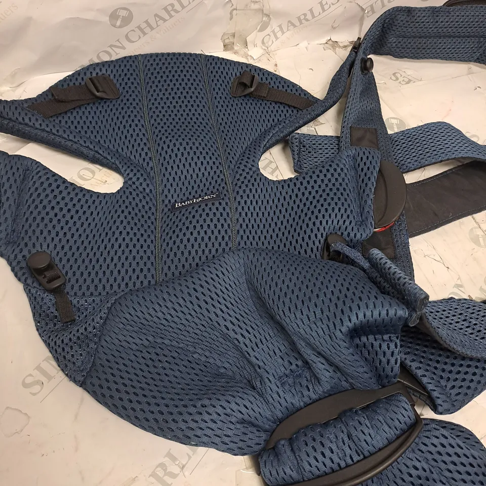 ABYBJORN MINI 3D MESH BABY CARRIER - NAV