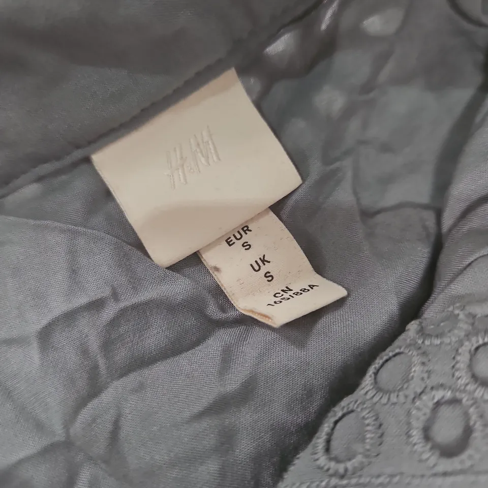 H&M WOMEN’S EYELET DRESS – GREY, UK S (EU S)