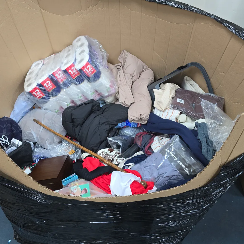 PALLET OF ASSORTED HOUSEHOLD AND CLOTHING ITEMS TO INCLUDE ROLLED RUGS, MOONDROP TWS EARBUDS, TOILET TISSUE MULTI-PACK AND VARIOUS CLOTHING ITEMS