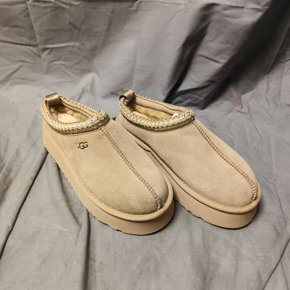 UGG KUWANS CLASSIC SLIP ON SHOES - 5