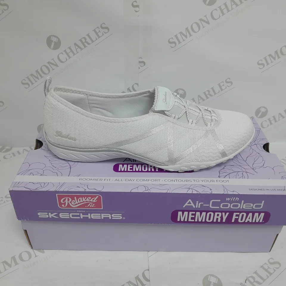 SKECHERS BREATH EASY TRAINER WHITE SIZE 6 