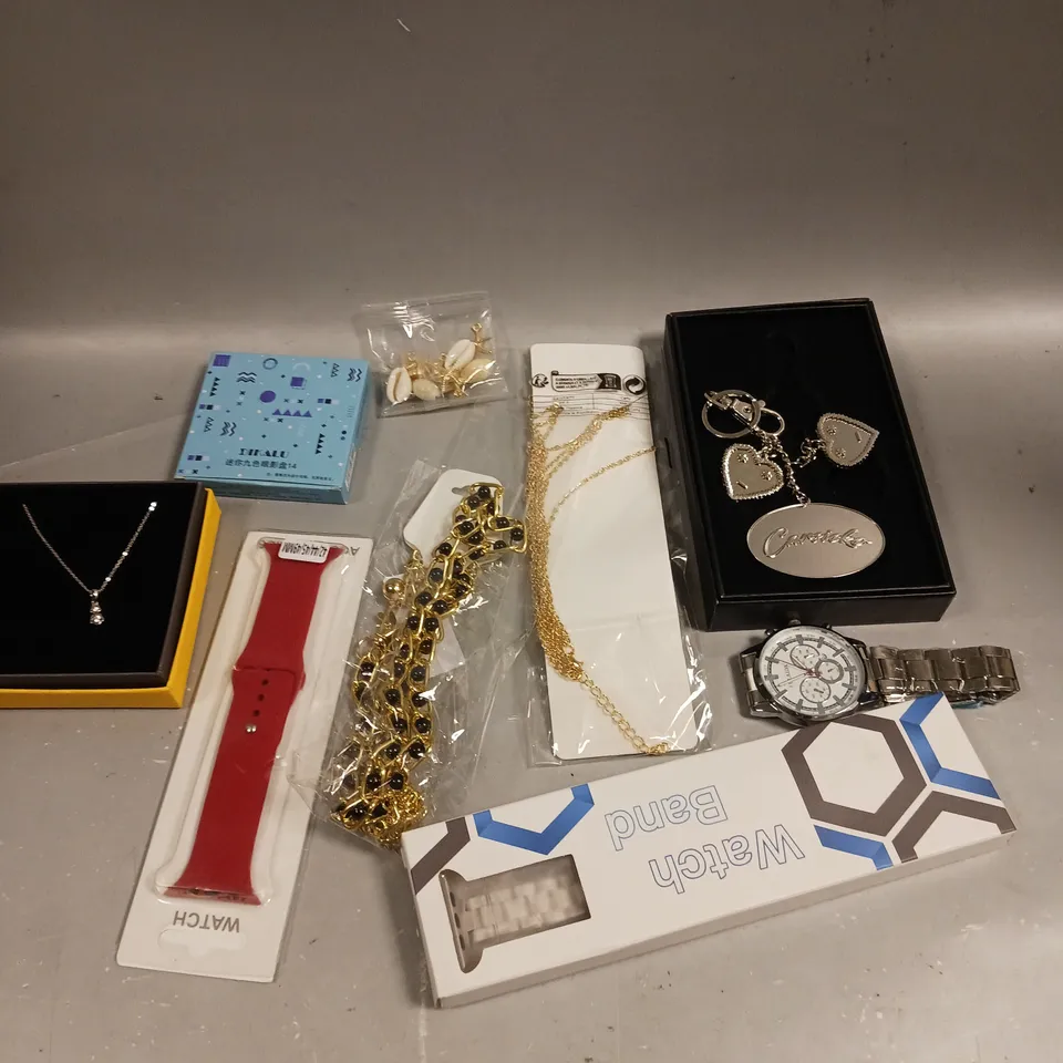 APPROXIMATELY 30 ASSORTED JEWELLERY ITEMS TO INCLUDE WATCHES, BRACELETS, NECKLACES ETC