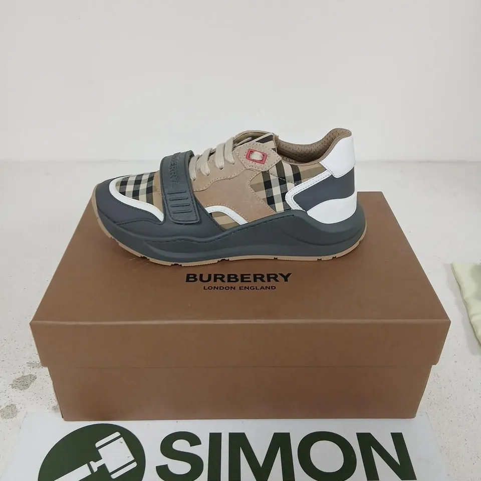 BURBERRY LOW TOP SNEAKER – GREY/ARCHIVE BEIGE, UK 5 (EU 38)