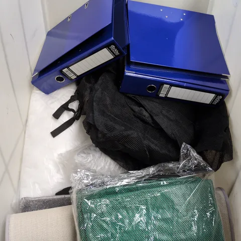 APPROXIMATELY 10 ASSORTED HOUSEHOLD PRODUCTS TO INCLUDE CLIP FOLDER, HOME DECOR, FLOOR MATT ETC 