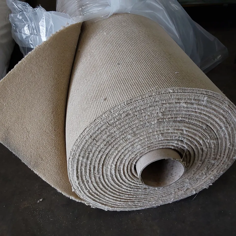 ROLL OF QUALITY DUCHESS BEAUMONT CARPET // SIZE: 14.53 X 5m