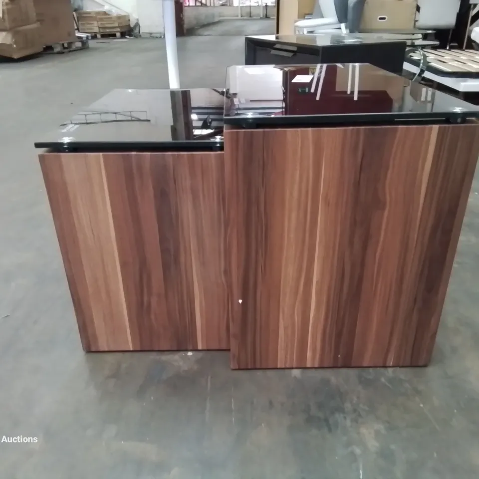 BLACK GLASS OAK EFFECT LEGS QUALITY MADE NEST OF 2 SIDE TABLES