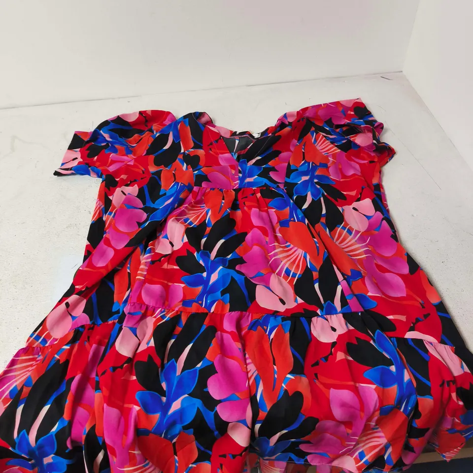 BOX OF APPROXIMATELY 35 MALISSA J  FLORAL PRINT DRESS – PINK, RED & BLUE - SIZES SMALL MEDIUM / MEDIUM LARGE 