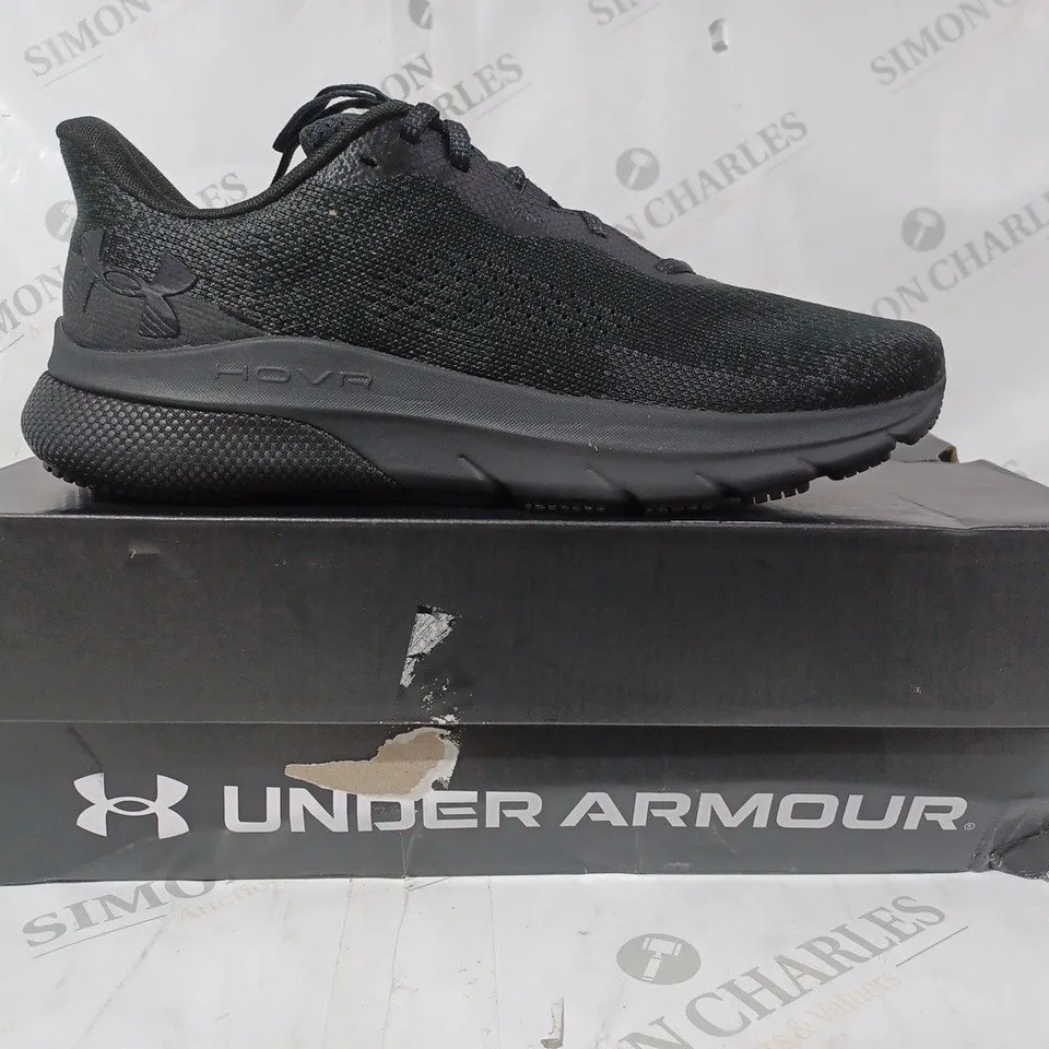 BOXED PAIR OF UNDER ARMOUR HOVR TURBULENCE 2 SHOES IN BLACK UK SIZE 11