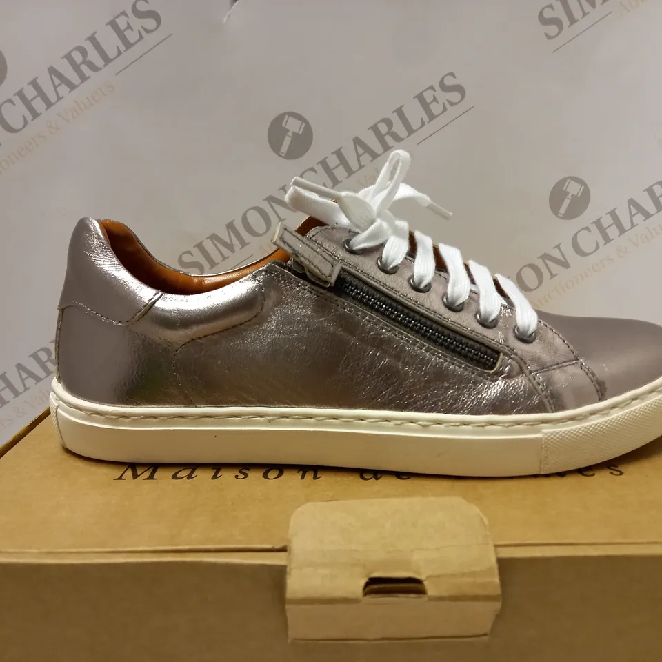 BOXED PAIR OF MAISON DE NIMES LEATHER ZIP SIDE TRAINERS IN PEWTER - SIZE 6