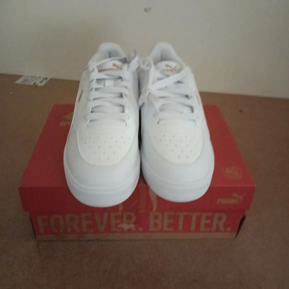 BOXED PAIR OF PUMA SHUFFLE DOWNTOWN TRAINERS IN WHITE - UK 4