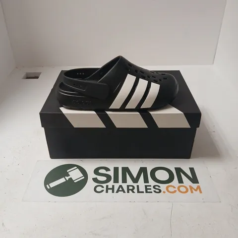 BOXED PAIR OF ADIDAS ADILETTE CLOG 2.0 IN BLACK - UK 7