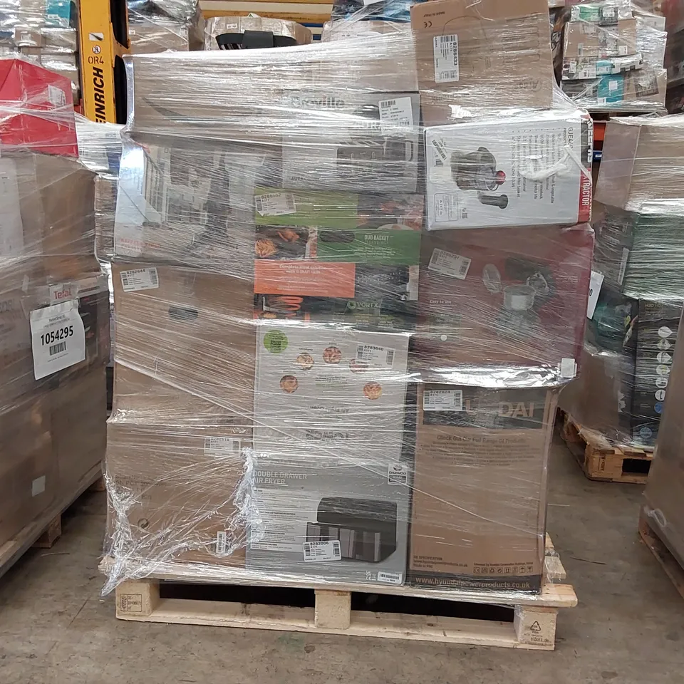 PALLET OF APPROXIMATELY 30 UNPROCESSED RAW RETURN HOUSEHOLD AND ELECTRICAL GOODS TO INCLUDE;
